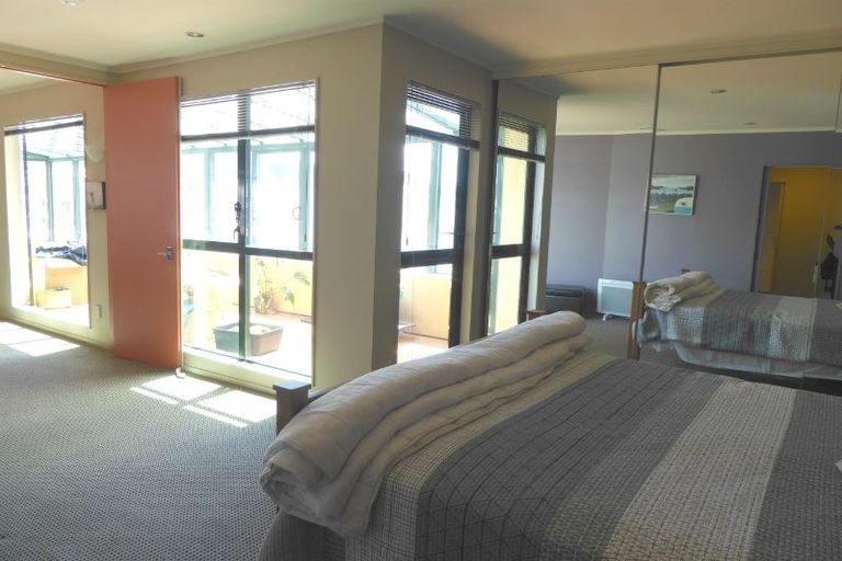 Photo of property in Tennyson Apartments, 3/25 Tennyson Street, Te Aro, Wellington, 6011