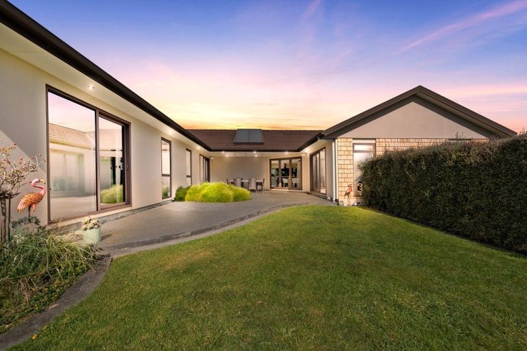 Photo of property in 5b Tupuhi Place, Highlands Park, New Plymouth, 4312