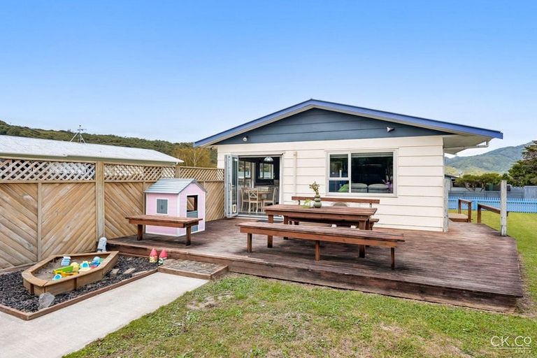 Photo of property in 3 Rakaia Grove, Wainuiomata, Lower Hutt, 5014