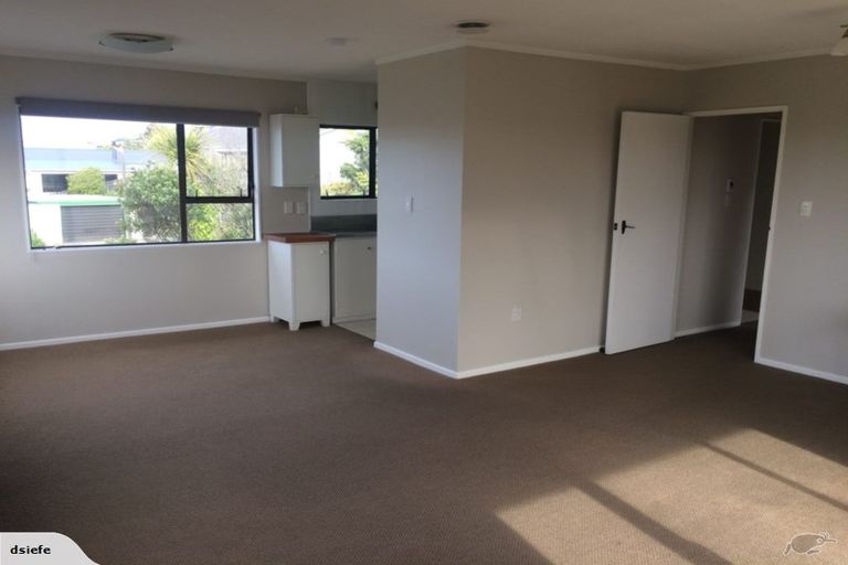 Photo of property in 18 Rice Crescent, Newlands, Wellington, 6037