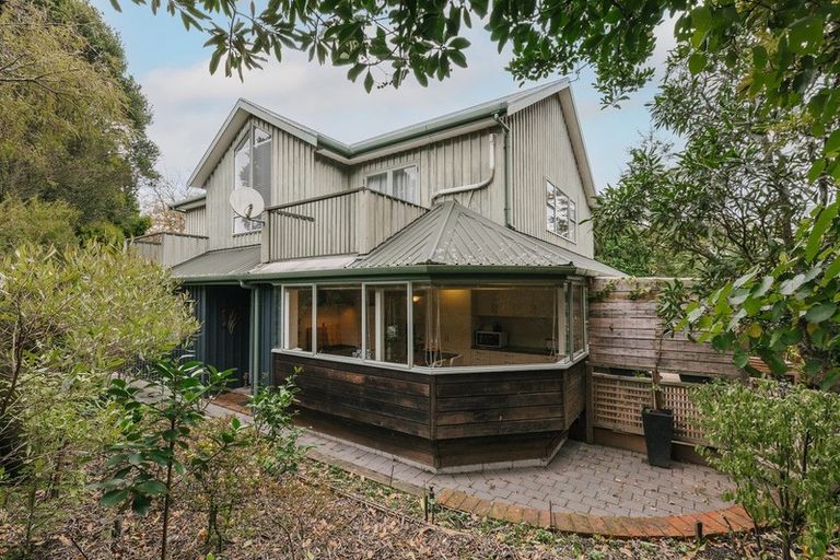 Photo of property in 8a Williams Terrace, Fitzherbert, Palmerston North, 4410