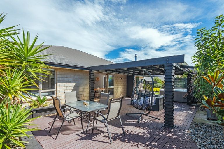 Photo of property in 5 Galea Grove, Kelvin Grove, Palmerston North, 4414