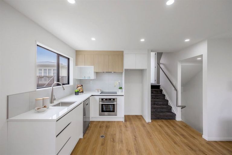 Photo of property in 49b Golf Road, New Lynn, Auckland, 0600