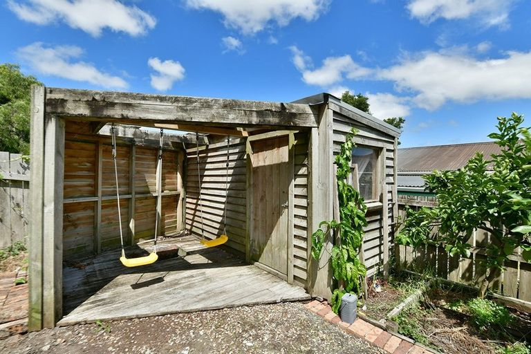 Photo of property in 25 Downer Street, Helensville, 0800