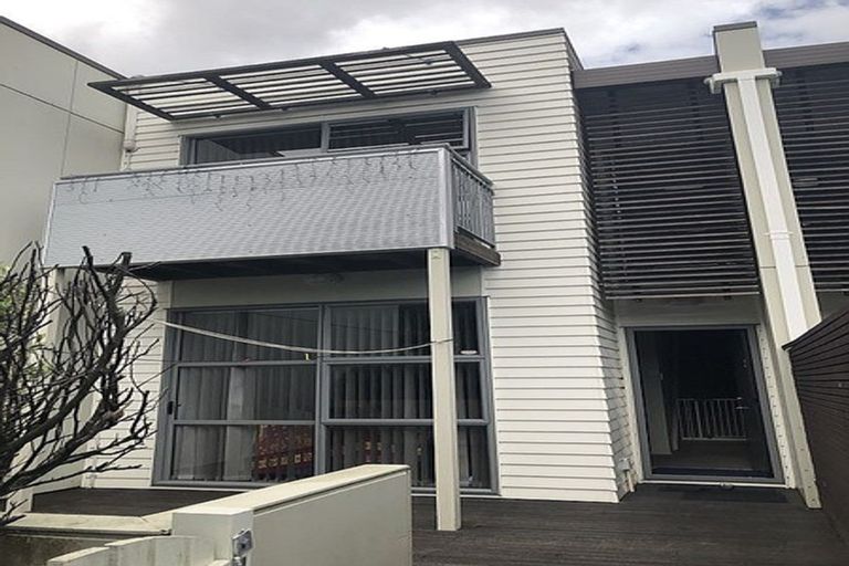 Photo of property in 9 The Track, Takanini, 2112