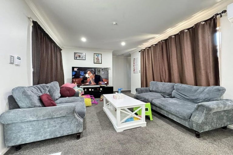Photo of property in 8a Martin Road, Manurewa, Auckland, 2102