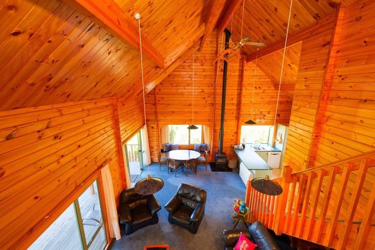 Photo of property in 6 Valley Road, Goose Bay, Kaikoura, 7374