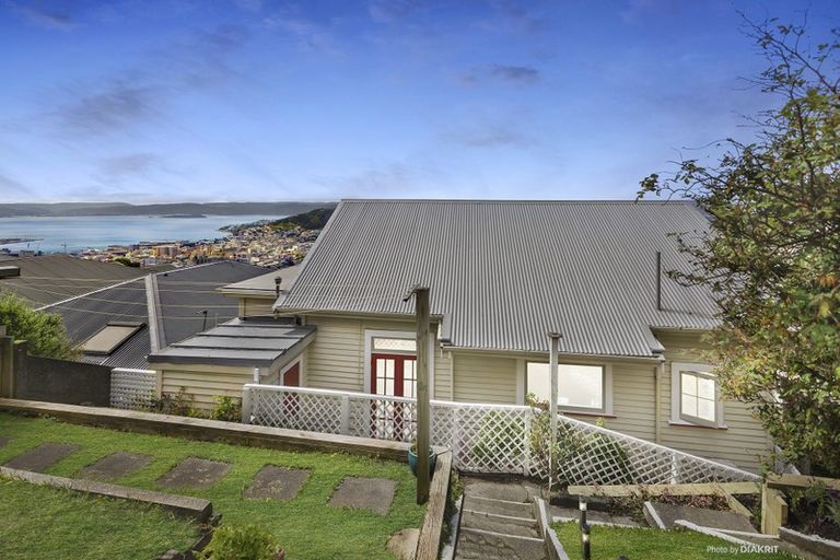 Photo of property in 37 Karepa Street, Brooklyn, Wellington, 6021