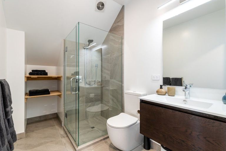 Photo of property in 33 Hackett Road, Jacks Point, Queenstown, 9371