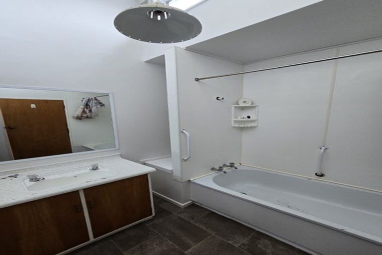 Photo of property in 7 Puriri Place, Levin, 5510