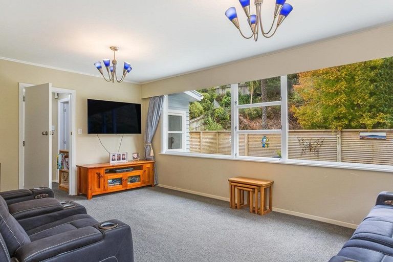 Photo of property in 1 Julia Place, Tawa, Wellington, 5028