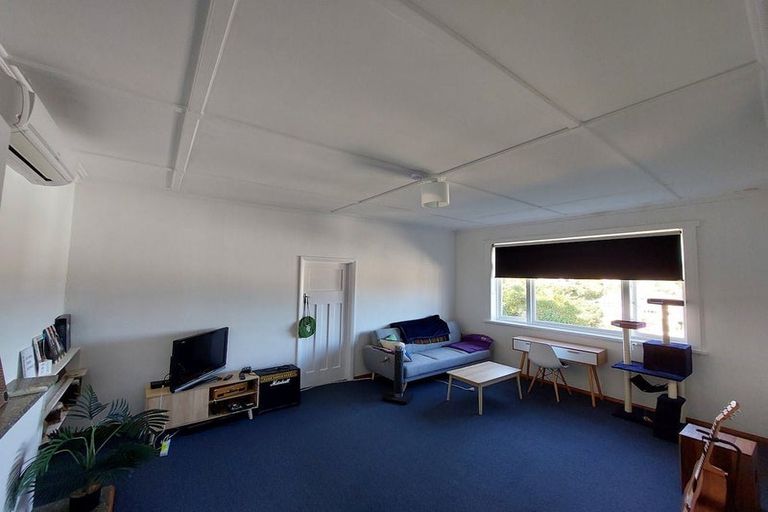Photo of property in 70 Melbourne Road, Island Bay, Wellington, 6023