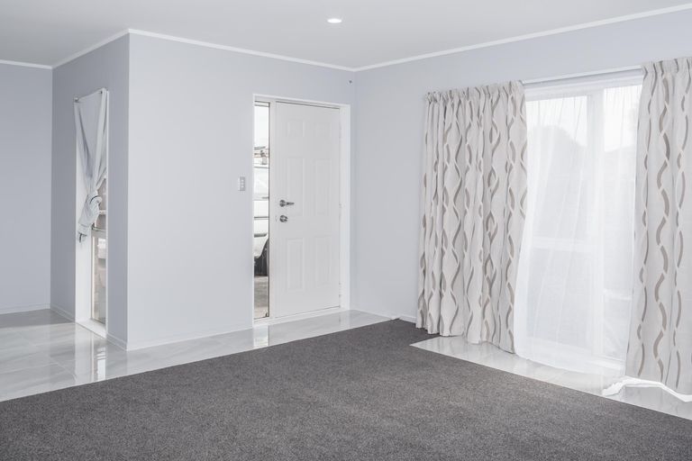 Photo of property in 100 Manuroa Road, Takanini, 2112