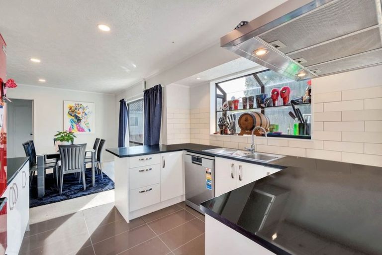 Photo of property in 21 Crosby Road, West Harbour, Auckland, 0618