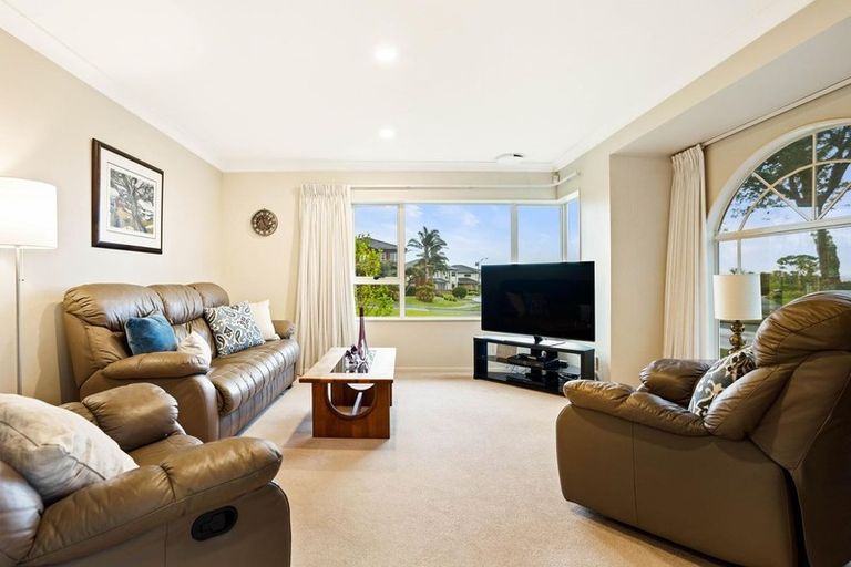 Photo of property in 27 Riverstone Road, Te Atatu Peninsula, Auckland, 0610