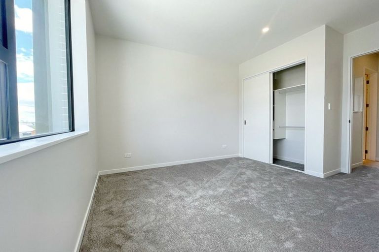 Photo of property in 25 Kuaha Road, Massey, Auckland, 0614