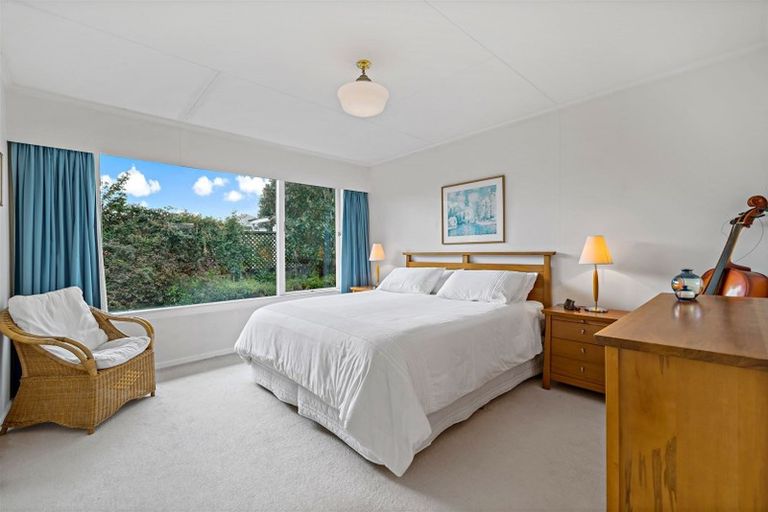 Photo of property in 17 Edgerton Road, Te Atatu Peninsula, Auckland, 0610