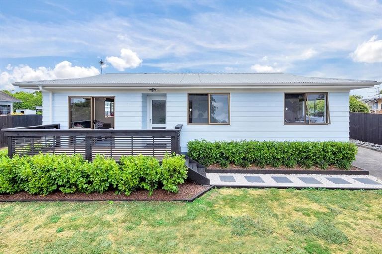 Photo of property in 44 Pukeroa Place, Papakura, 2110