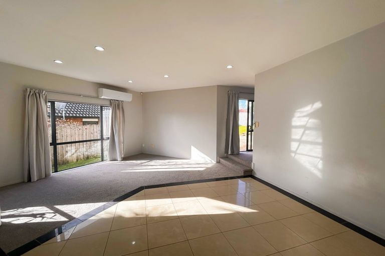 Photo of property in 5 Holsten Place, Massey, Auckland, 0614