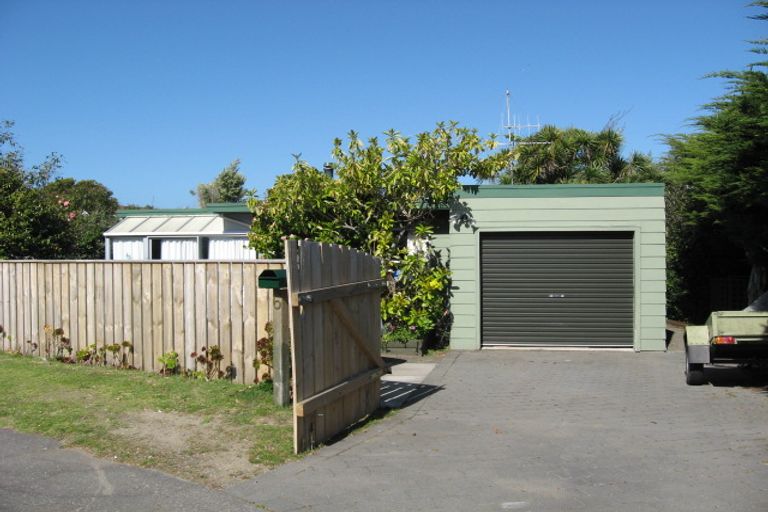 Photo of property in 6 Hollis Road, Paraparaumu Beach, Paraparaumu, 5032
