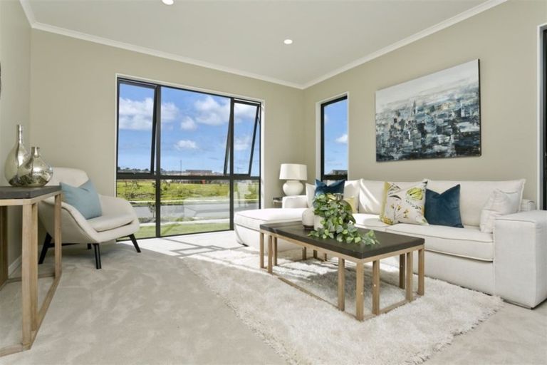 Photo of property in 63 Symes Drive, Red Beach, 0932