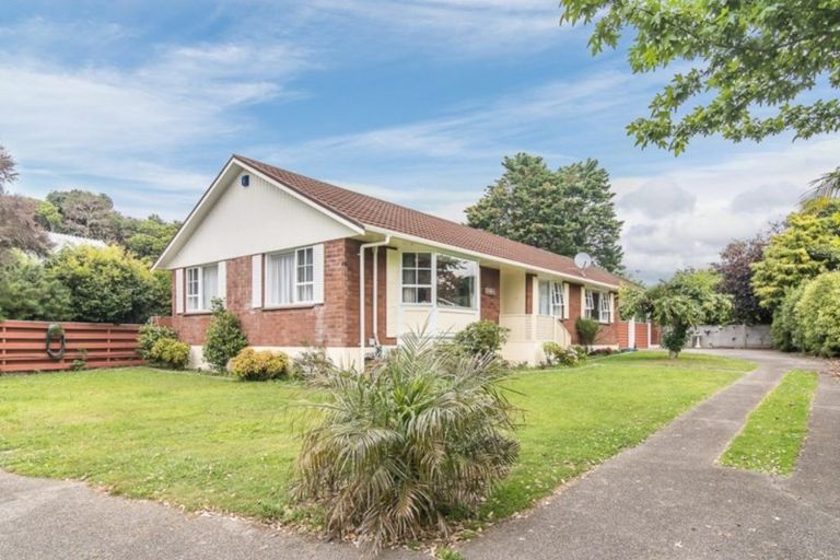 Photo of property in 75 Nimmo Avenue East, Waikanae, 5036