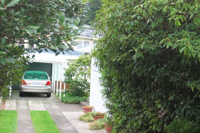 Photo of property in 98 Broderick Road, Johnsonville, Wellington, 6037