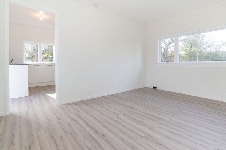 Photo of property in 34 Hellyers Street, Birkdale, Auckland, 0626