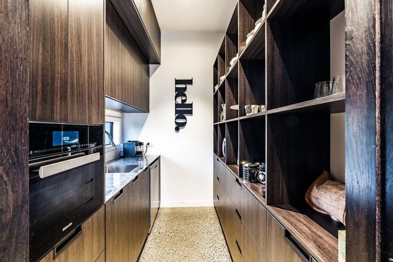 Photo of property in 11 Laguna Place, Matakatia, Whangaparaoa, 0930