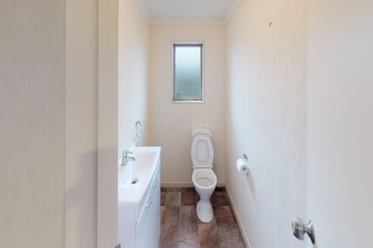 Photo of property in 6 Geneva Terrace, Kelvin Grove, Palmerston North, 4414