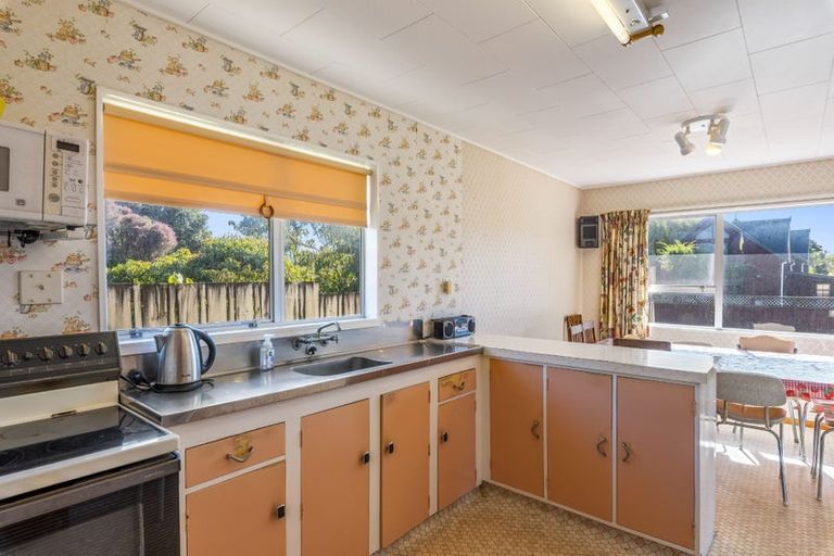 Photo of property in 50 Queens Road, Waikanae Beach, Waikanae, 5036