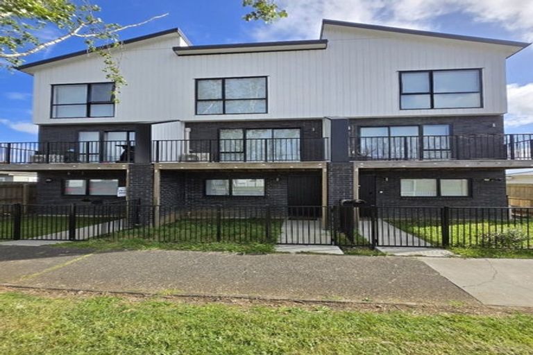 Photo of property in 2/16 Russell Road, Manurewa, Auckland, 2102