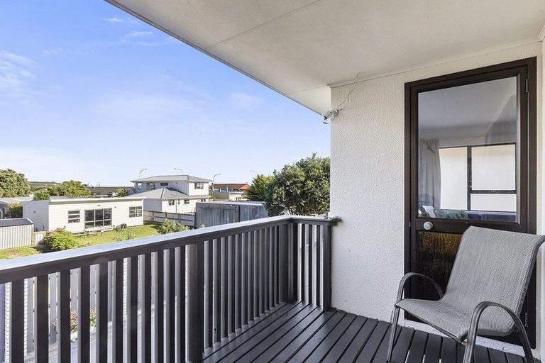 Photo of property in 4/24 Acheron Road, Paremata, Porirua, 5026
