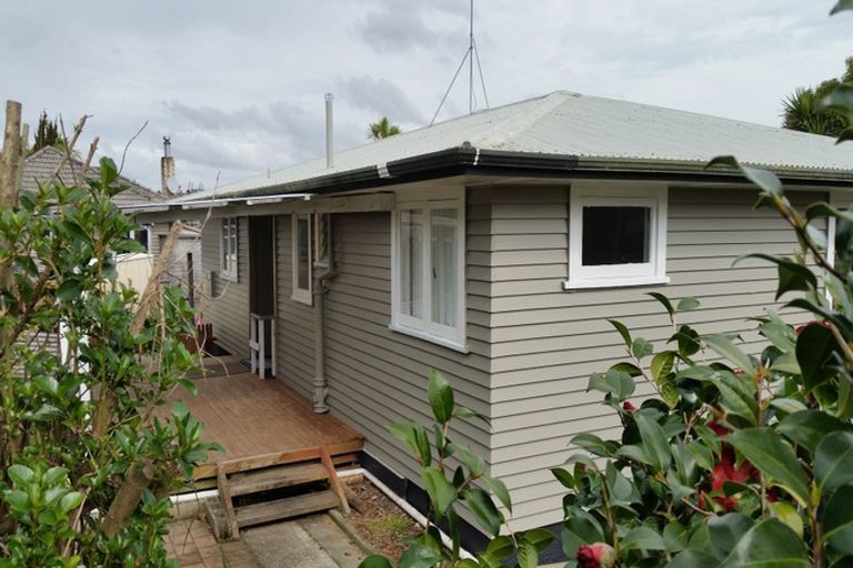 Photo of property in 1/23 Marsh Avenue, Forrest Hill, Auckland, 0620