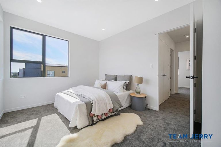 Photo of property in 1 Heketara Way, Massey, 0614