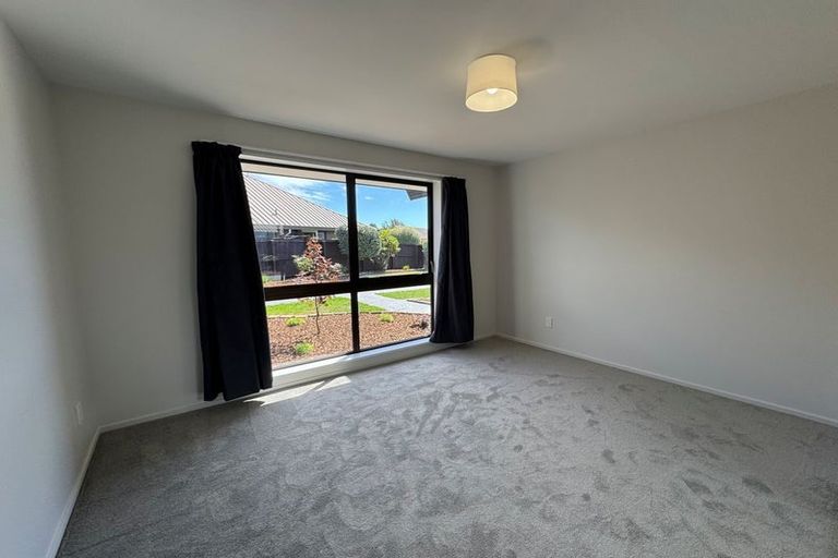 Photo of property in 2 Pyatt Place, Redwood, Christchurch, 8051