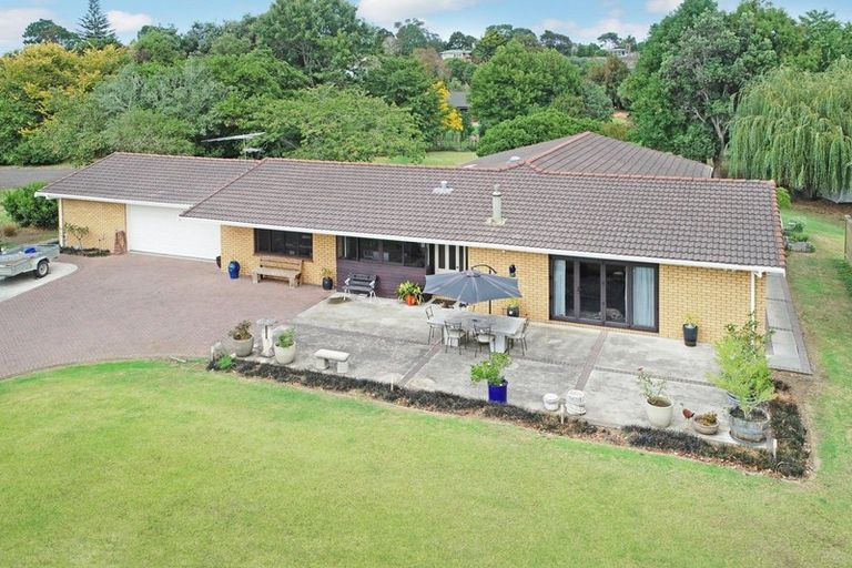 Photo of property in 2 Raukawa Grove, Waiuku, 2123