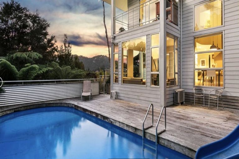 Photo of property in 4 Helios Place, Titirangi, Auckland, 0604