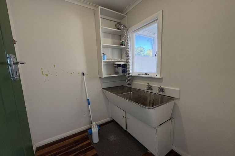 Photo of property in 17 Howard Road, Taradale, Napier, 4112
