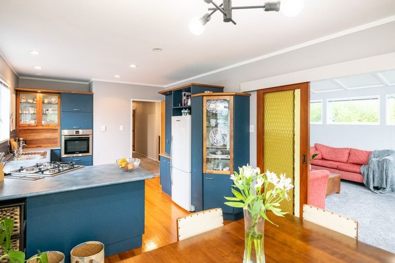 Photo of property in 72 Churton Drive, Churton Park, Wellington, 6037