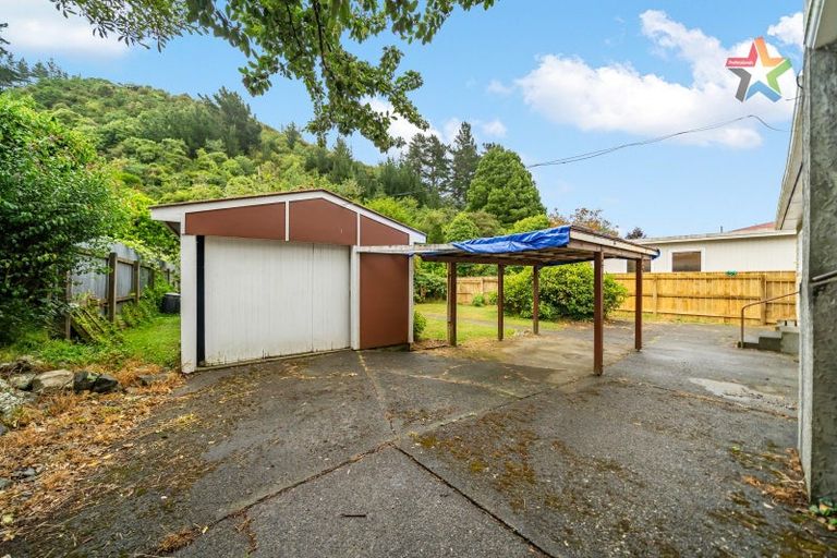 Photo of property in 106 Hine Road, Wainuiomata, Lower Hutt, 5014