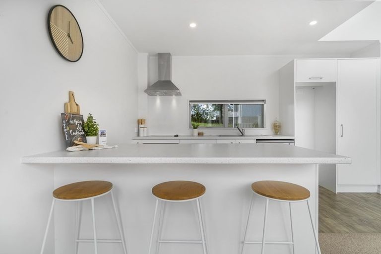 Photo of property in 31 Reynolds Place, Papamoa Beach, Papamoa, 3118
