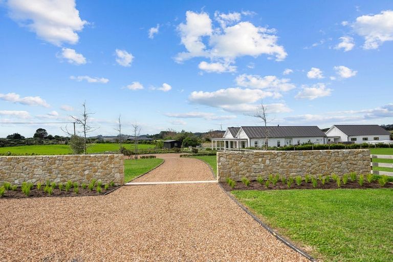 Photo of property in 438 Oaia Road, Muriwai, Waimauku, 0881