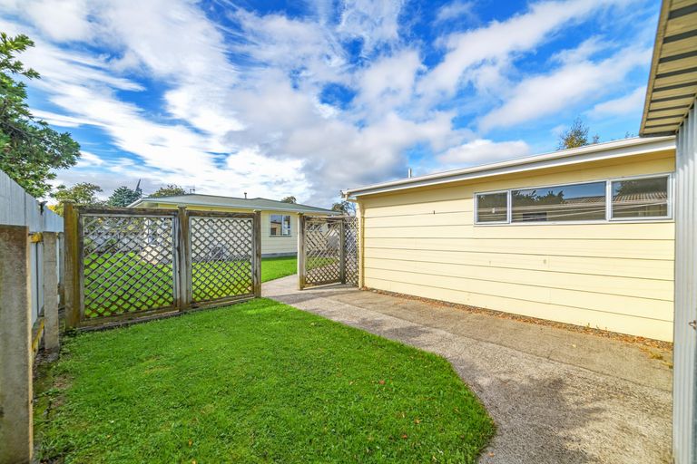 Photo of property in 18 Acacia Street, Kelvin Grove, Palmerston North, 4414