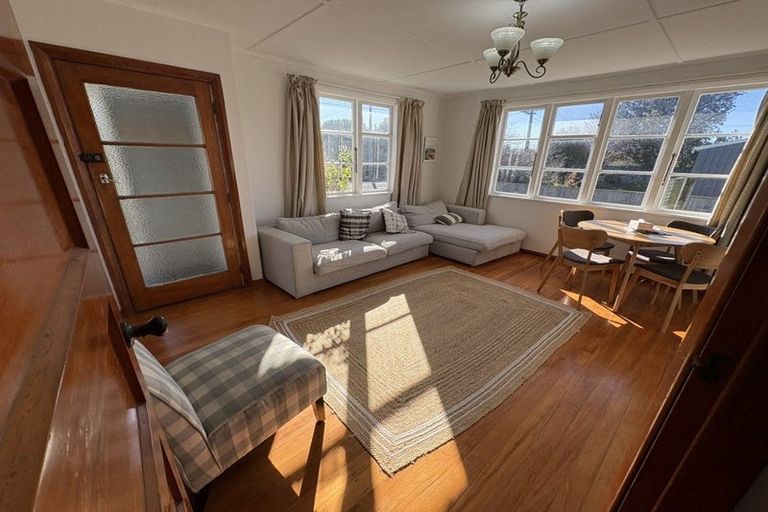 Photo of property in 30 Broadway Street, Martinborough, 5711