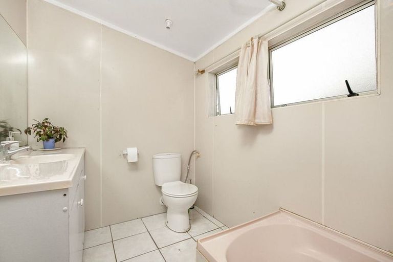 Photo of property in 541 Massey Road, Mangere, Auckland, 2022