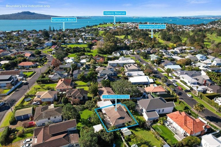 Photo of property in 2/5 Hanlon Crescent, Narrow Neck, Auckland, 0624