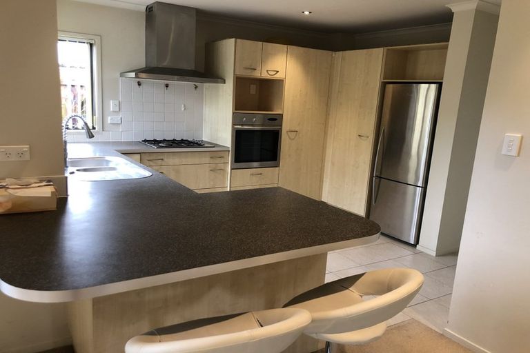 Photo of property in 11 Siena Place, Te Atatu Peninsula, Auckland, 0610