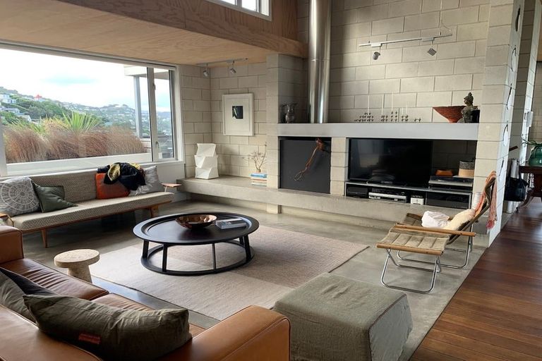 Photo of property in 15 Hungerford Road, Lyall Bay, Wellington, 6022