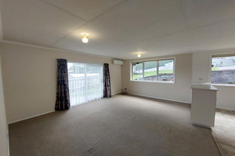 Photo of property in 36 Cumberland Street, Merrilands, New Plymouth, 4312